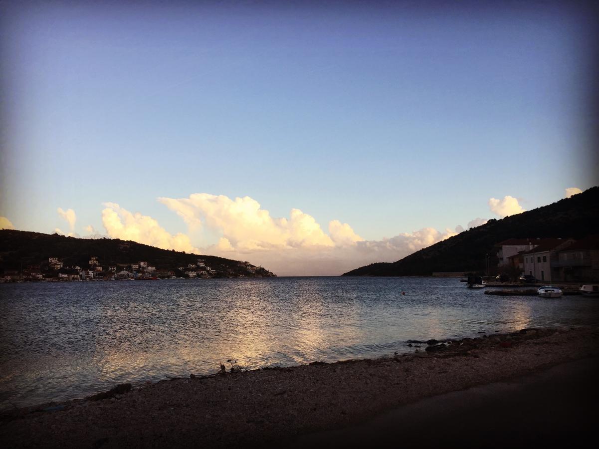 Apartment Laguna Vinišće Eksteriør bilde